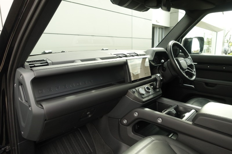 2025 (25) LAND ROVER DEFENDER 2.0 P300e X-Dynamic HSE 110 5dr Auto 5266894