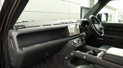 2025 (25) LAND ROVER DEFENDER 2.0 P300e X-Dynamic HSE 110 5dr Auto 5266894