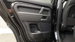 2025 (25) LAND ROVER DEFENDER 2.0 P300e X-Dynamic HSE 110 5dr Auto 5266890