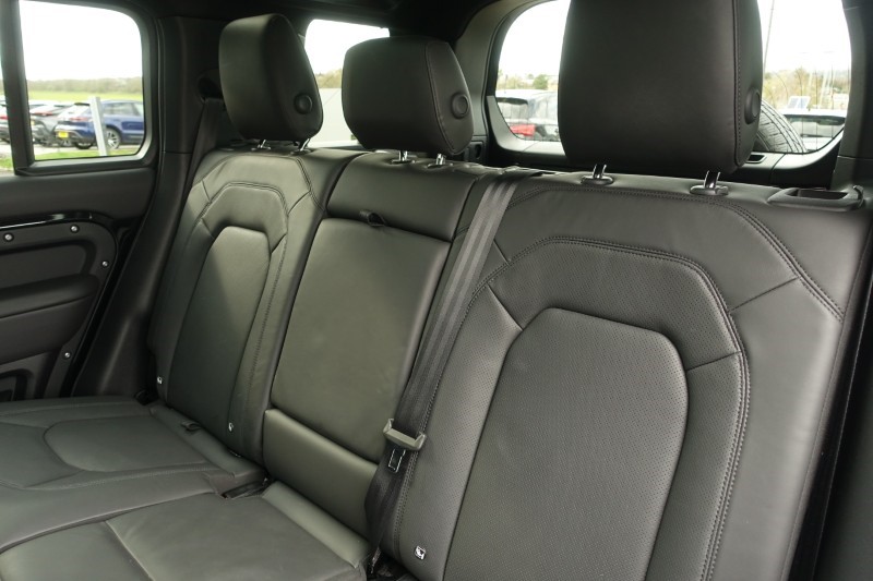 2025 (25) LAND ROVER DEFENDER 2.0 P300e X-Dynamic HSE 110 5dr Auto 5266892