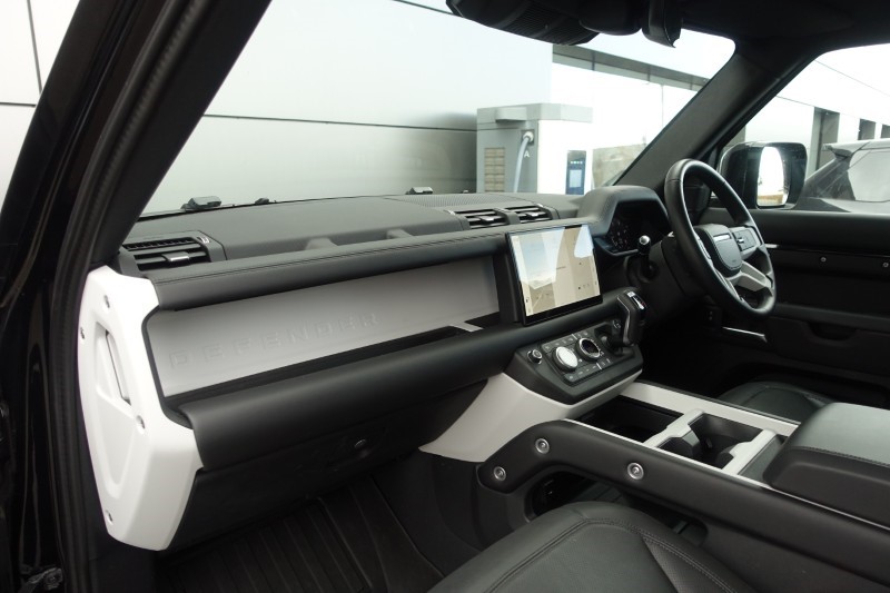 2025 (25) LAND ROVER DEFENDER 3.0 D350 X-Dynamic HSE 130 5dr Auto 5272941