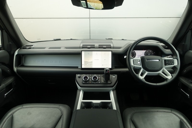 2025 (25) LAND ROVER DEFENDER 3.0 D350 X-Dynamic HSE 130 5dr Auto 5272882
