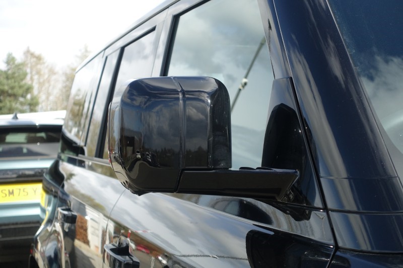 2025 (25) LAND ROVER DEFENDER 3.0 D350 X-Dynamic HSE 130 5dr Auto 5272896