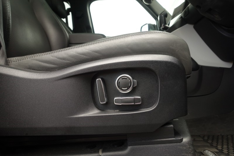 2025 (25) LAND ROVER DEFENDER 3.0 D350 X-Dynamic HSE 130 5dr Auto 5272925