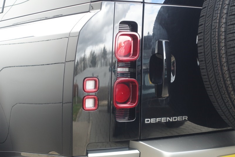 2025 (25) LAND ROVER DEFENDER 3.0 D350 X-Dynamic HSE 130 5dr Auto 5272892