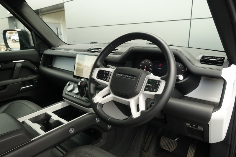 2025 (25) LAND ROVER DEFENDER 3.0 D350 X-Dynamic HSE 130 5dr Auto 5272921
