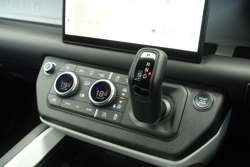 2025 (25) LAND ROVER DEFENDER 3.0 D350 X-Dynamic HSE 130 5dr Auto 5272886