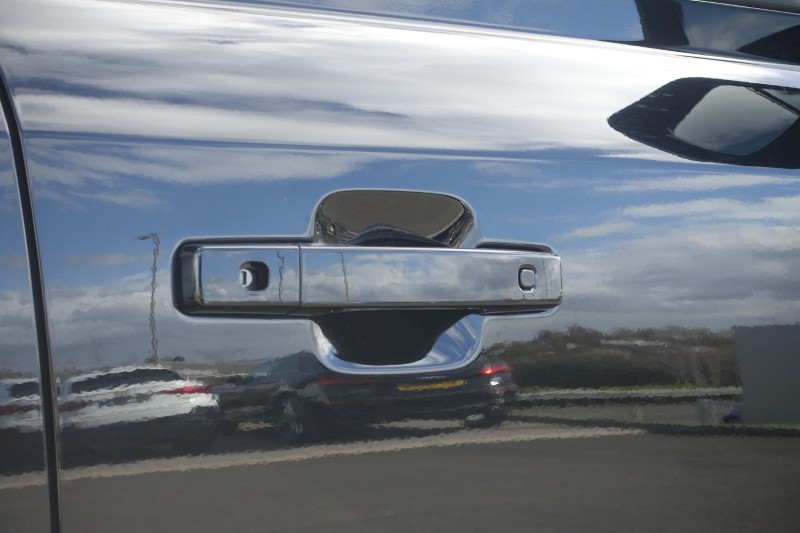 2025 (25) LAND ROVER DEFENDER 3.0 D350 X-Dynamic HSE 130 5dr Auto 5272897