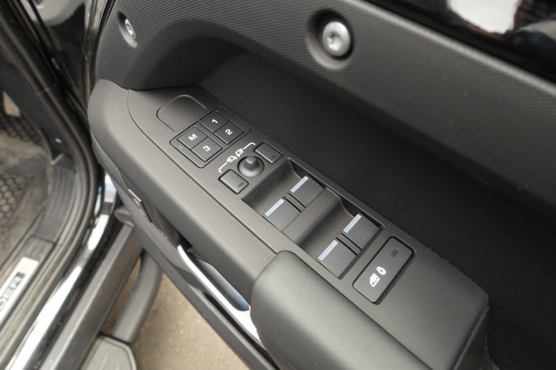 2025 (25) LAND ROVER DEFENDER 3.0 D350 X-Dynamic HSE 130 5dr Auto 5272928