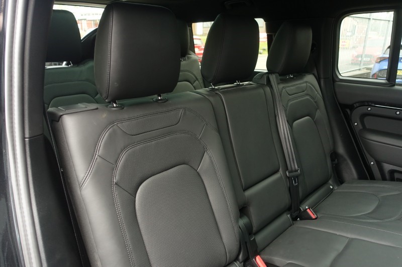 2025 (25) LAND ROVER DEFENDER 3.0 D350 X-Dynamic HSE 130 5dr Auto 5272931