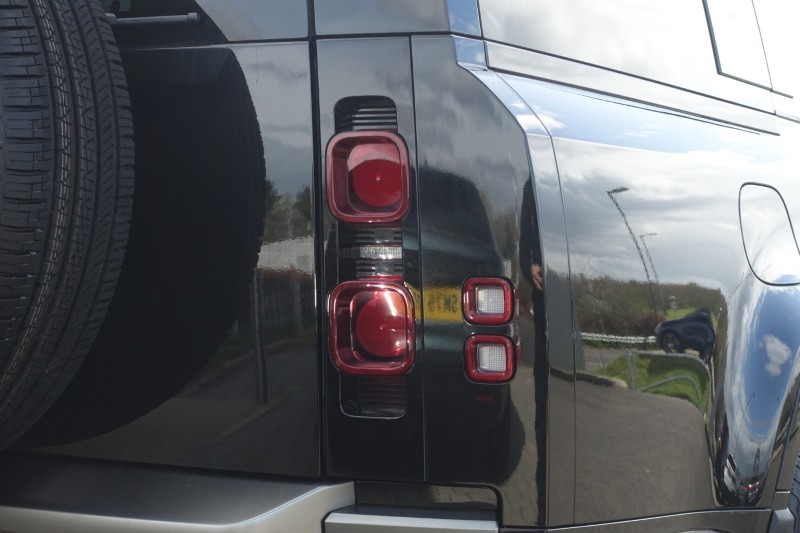 2025 (25) LAND ROVER DEFENDER 3.0 D350 X-Dynamic HSE 130 5dr Auto 5272901