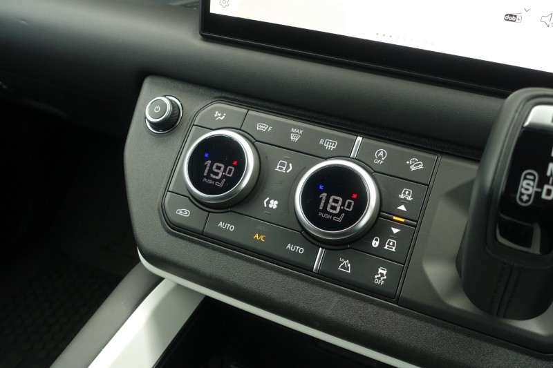 2025 (25) LAND ROVER DEFENDER 3.0 D350 X-Dynamic HSE 130 5dr Auto 5272919