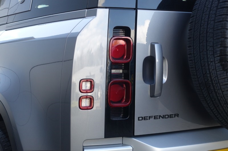 2022 (22) LAND ROVER DEFENDER 3.0 D250 SE 110 5dr Auto 5284151