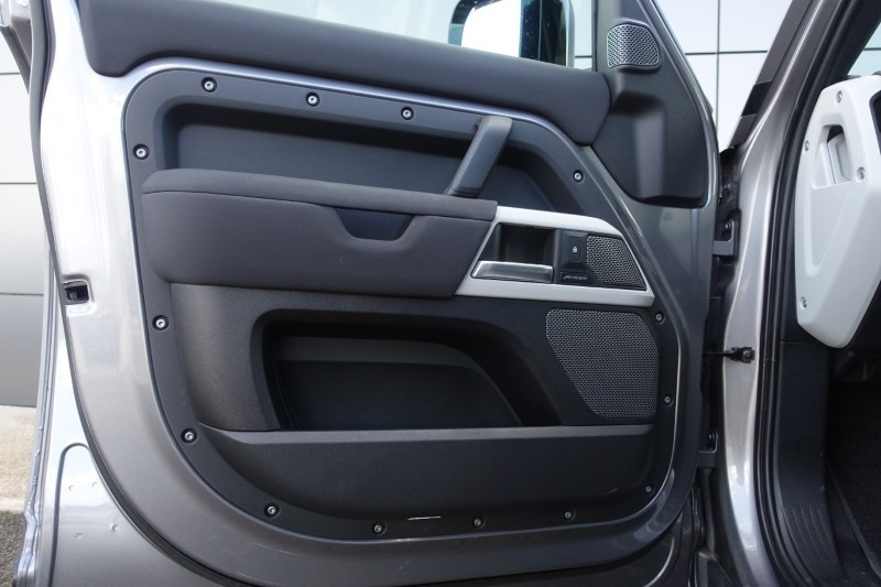 2022 (22) LAND ROVER DEFENDER 3.0 D250 SE 110 5dr Auto 5284192