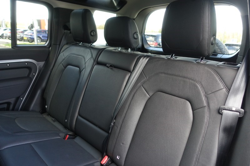 2022 (22) LAND ROVER DEFENDER 3.0 D250 SE 110 5dr Auto 5284191