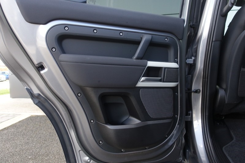 2022 (22) LAND ROVER DEFENDER 3.0 D250 SE 110 5dr Auto 5284189