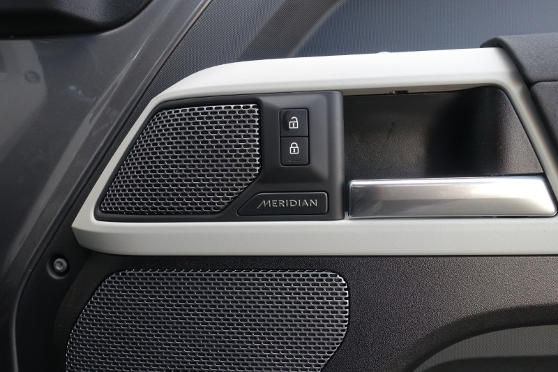 2022 (22) LAND ROVER DEFENDER 3.0 D250 SE 110 5dr Auto 5284183