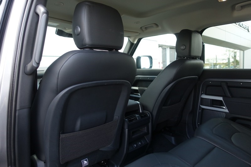 2022 (22) LAND ROVER DEFENDER 3.0 D250 SE 110 5dr Auto 5284190