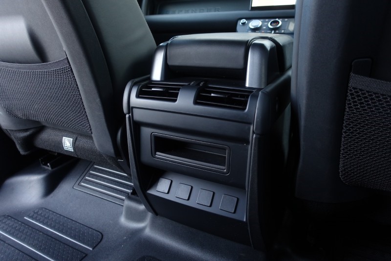 2022 (72) LAND ROVER DEFENDER 3.0 D300 X-Dynamic HSE 110 5dr Auto 5248956