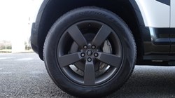 2022 (72) LAND ROVER DEFENDER 3.0 D300 X-Dynamic HSE 110 5dr Auto 5248968