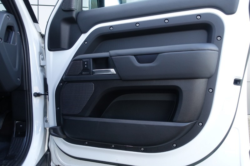 2022 (72) LAND ROVER DEFENDER 3.0 D300 X-Dynamic HSE 110 5dr Auto 5248987