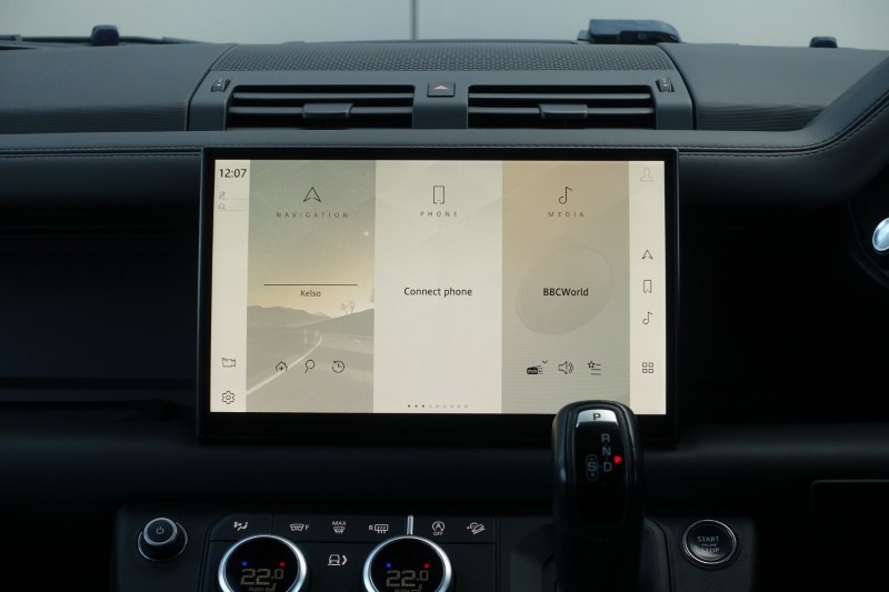 2022 (72) LAND ROVER DEFENDER 3.0 D300 X-Dynamic HSE 110 5dr Auto 5248952