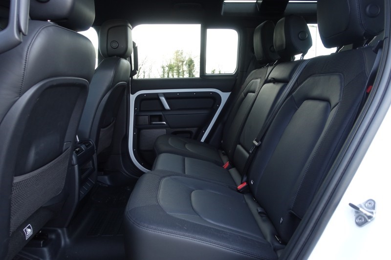 2022 (72) LAND ROVER DEFENDER 3.0 D300 X-Dynamic HSE 110 5dr Auto 5248942