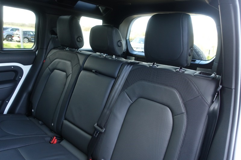 2022 (72) LAND ROVER DEFENDER 3.0 D300 X-Dynamic HSE 110 5dr Auto 5248996