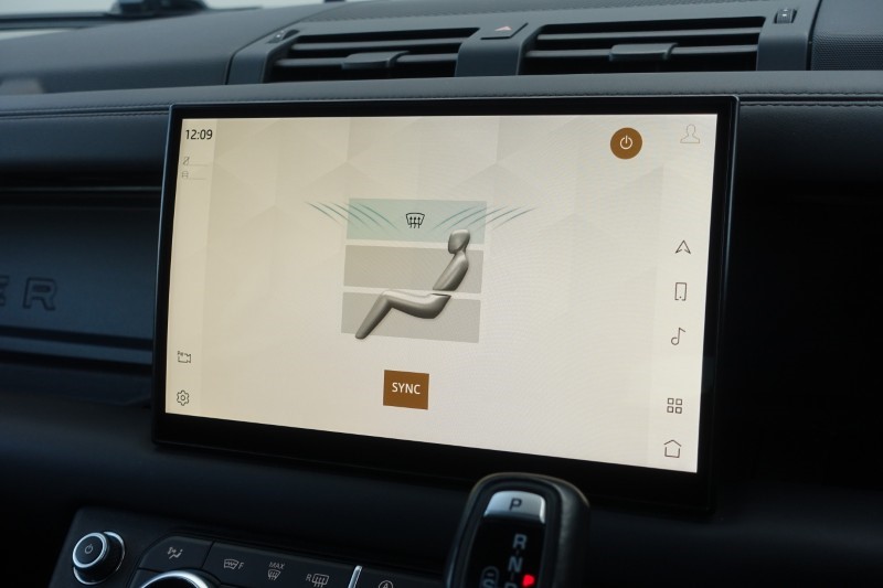 2022 (72) LAND ROVER DEFENDER 3.0 D300 X-Dynamic HSE 110 5dr Auto 5248979