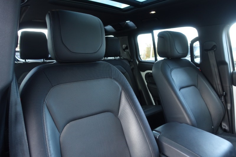 2022 (72) LAND ROVER DEFENDER 3.0 D300 X-Dynamic HSE 110 5dr Auto 5248983