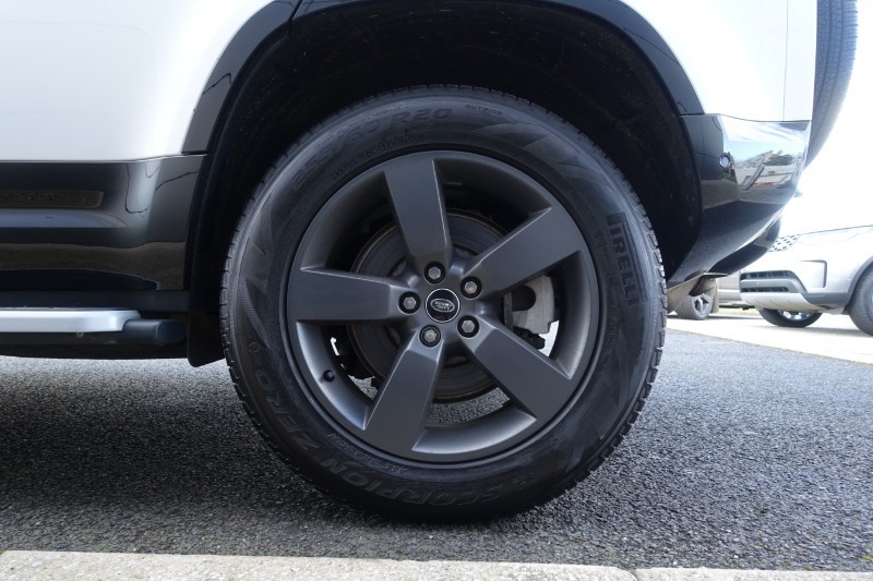 2022 (72) LAND ROVER DEFENDER 3.0 D300 X-Dynamic HSE 110 5dr Auto 5248967