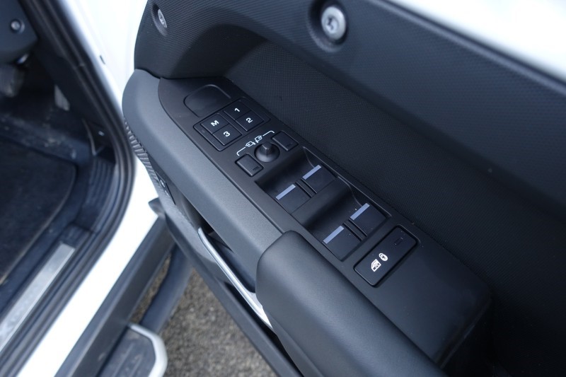 2022 (72) LAND ROVER DEFENDER 3.0 D300 X-Dynamic HSE 110 5dr Auto 5248989