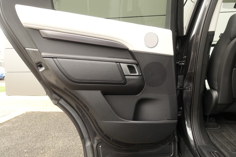 2025 (75) LAND ROVER DISCOVERY 3.0 D350 Metropolitan Edition 5dr Auto 5294844