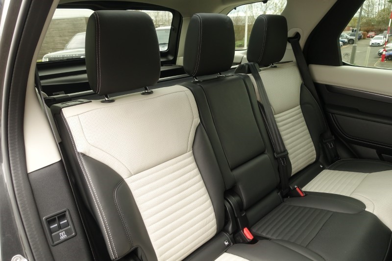 2025 (75) LAND ROVER DISCOVERY 3.0 D350 Metropolitan Edition 5dr Auto 5294842