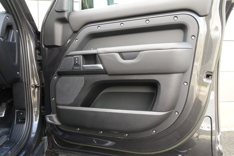 2022 (72) LAND ROVER DEFENDER 5.0 P525 V8 Carpathian Edition 110 5dr Auto 5316978