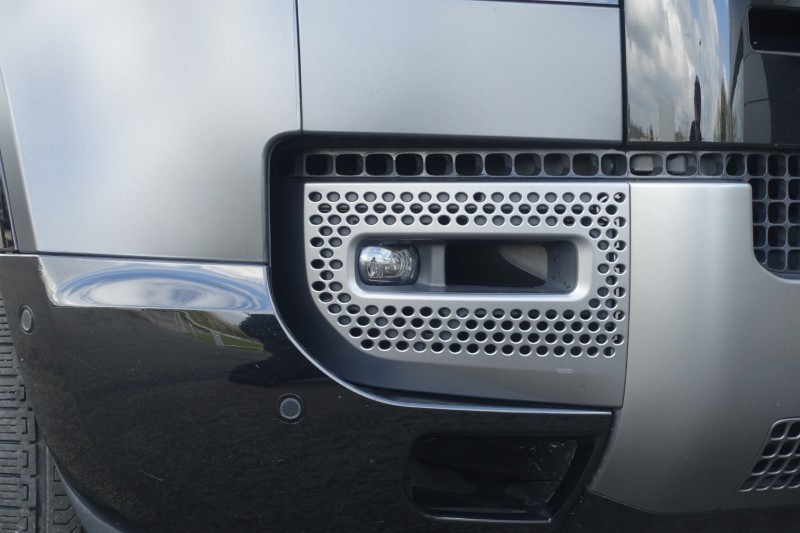 2022 (72) LAND ROVER DEFENDER 5.0 P525 V8 Carpathian Edition 110 5dr Auto 5316933