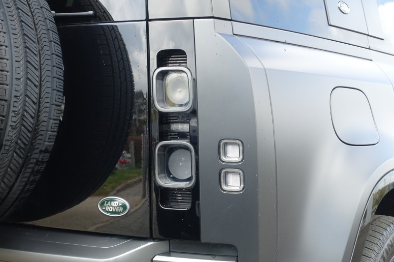 2022 (72) LAND ROVER DEFENDER 5.0 P525 V8 Carpathian Edition 110 5dr Auto 5316941