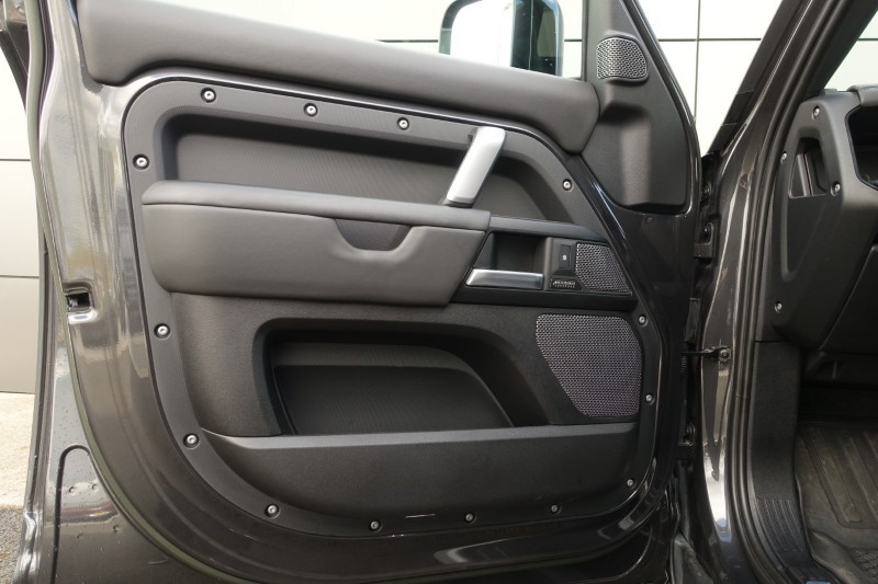 2022 (72) LAND ROVER DEFENDER 5.0 P525 V8 Carpathian Edition 110 5dr Auto 5316988