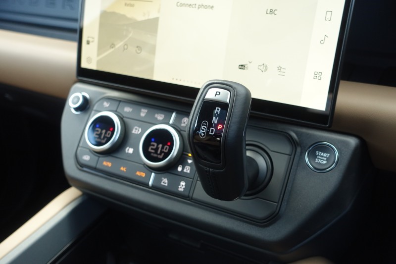 2026 (75) LAND ROVER DEFENDER 3.0 D350 X-Dynamic HSE 110 5dr Auto 5311191