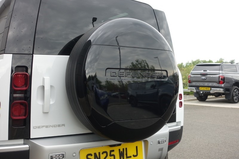 2025 (25) LAND ROVER DEFENDER 3.0 D350 S 90 3dr Auto 5381818