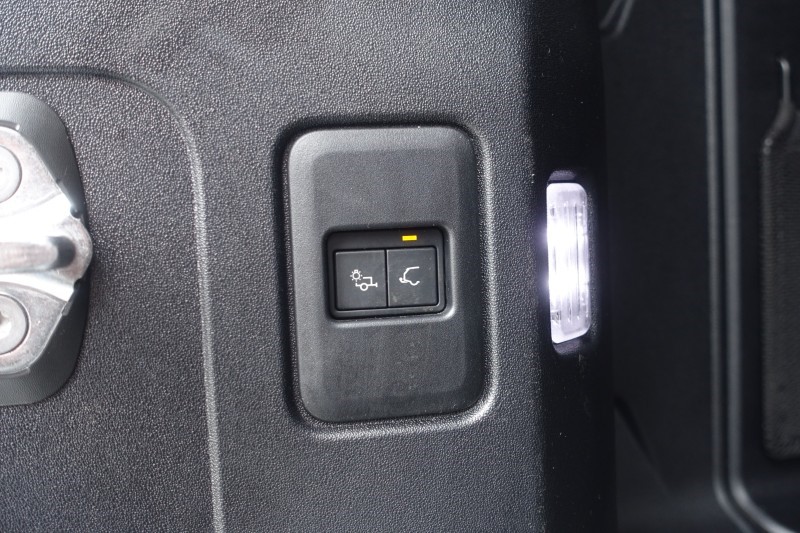 2023 (23) LAND ROVER COMMERCIAL DEFENDER 3.0 D250 Hard Top SE Auto 5382707