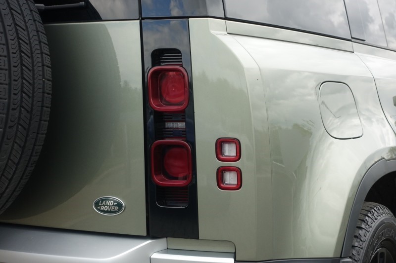 2023 (23) LAND ROVER COMMERCIAL DEFENDER 3.0 D250 Hard Top SE Auto 5382698