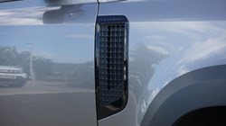 2022 (72) LAND ROVER DEFENDER 3.0 D250 HSE 90 3dr Auto 5571208