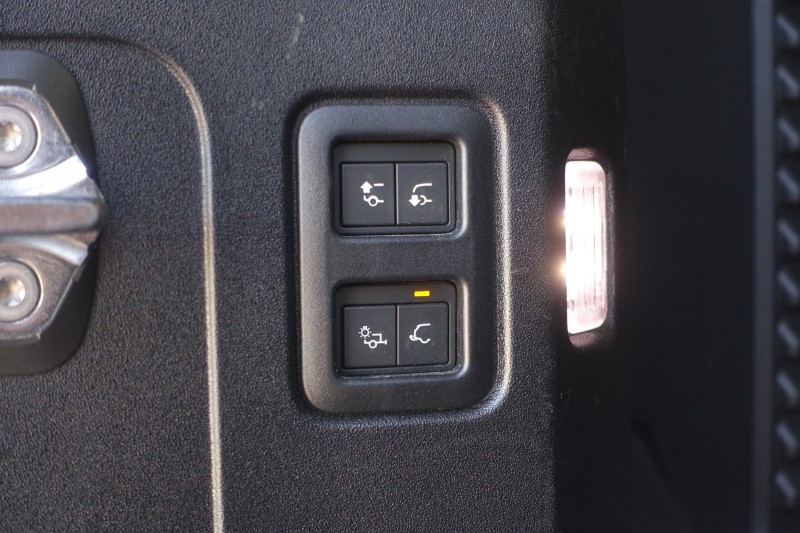 2023 (73) LAND ROVER COMMERCIAL DEFENDER 3.0 D250 Hard Top SE Auto [3 Seat] 5349605