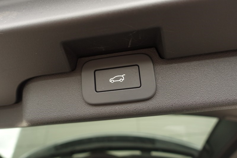 2023 (23) LAND ROVER COMMERCIAL DISCOVERY 3.0 D300 R-Dynamic SE Commercial Auto 5413365