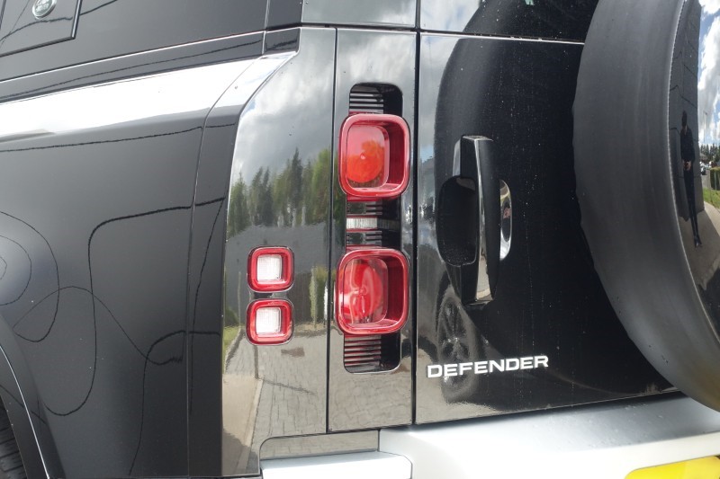 2024 (24) LAND ROVER DEFENDER 3.0 D250 XS Edition 110 5dr Auto 5388602