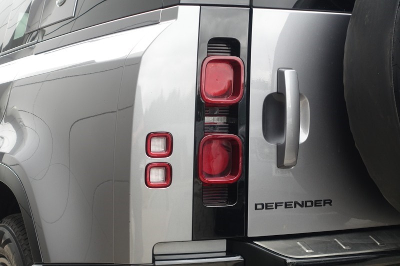 2023 (23) LAND ROVER DEFENDER 3.0 D250 X-Dynamic HSE 110 5dr Auto [7 Seat] 5635707
