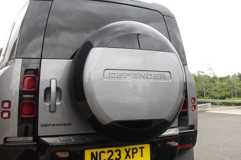 2023 (23) LAND ROVER DEFENDER 3.0 D250 X-Dynamic HSE 110 5dr Auto [7 Seat] 5635717