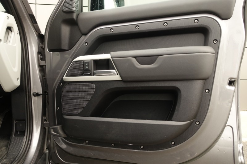 2023 (23) LAND ROVER DEFENDER 3.0 D250 X-Dynamic HSE 110 5dr Auto [7 Seat] 5635744