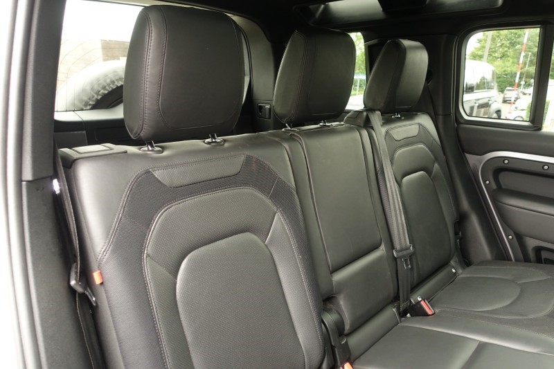 2023 (23) LAND ROVER DEFENDER 3.0 D250 X-Dynamic HSE 110 5dr Auto [7 Seat] 5635748